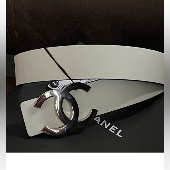 CHANEL NEW CC SILVER LOGO REVERSIBLE BLACK AND WHITE LEATHER BELT s 80 - Picture 3 of 12